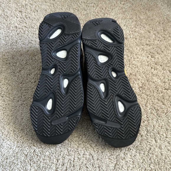 Yeezy 700s - yellow - Picture 7 of 7